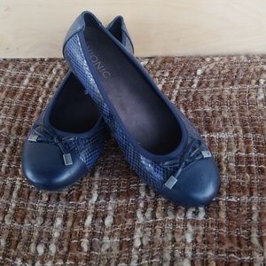 Vionic flats Size 6